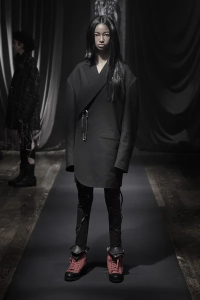 Look 19